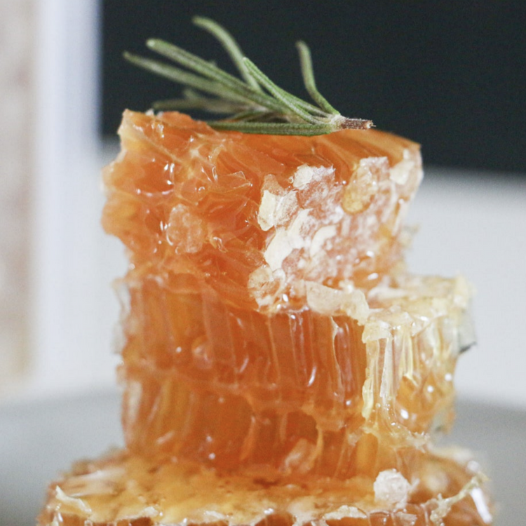 Bee With You exclusive wild Manuka round honeycomb product