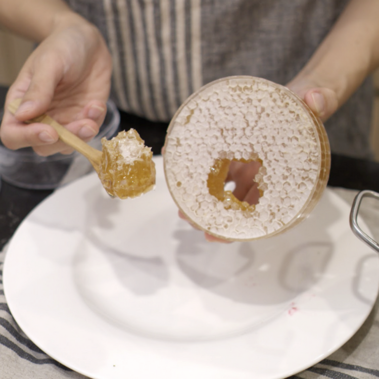 Uncut natural Manuka honeycomb harvested in national park